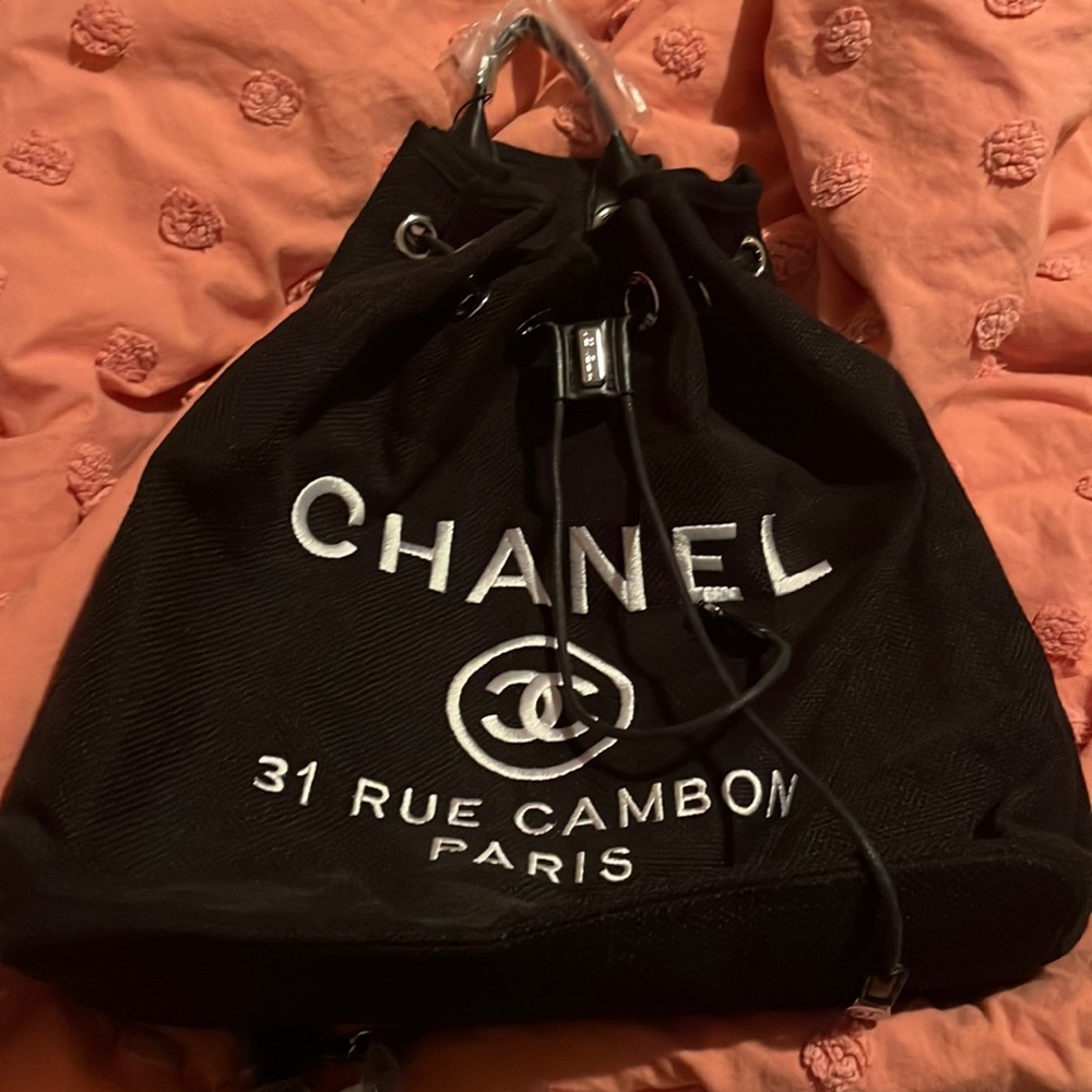 Canvas drawstring backpack with leather chain